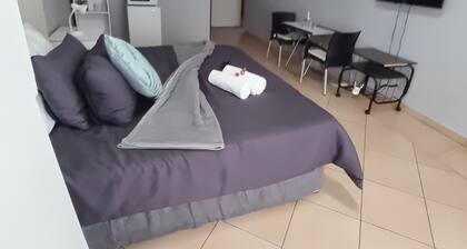 Stay @ Home Airport Lodge