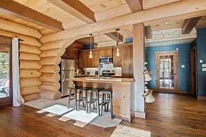 Ferienhaus, 4 Schlafzimmer, Küche | Eigene Küche | Großer Kühlschrank, Mikrowelle, Ofen, Herdplatte