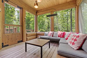 Ferienhaus, 4 Schlafzimmer, Küche | Wohnbereich | Flachbildfernseher