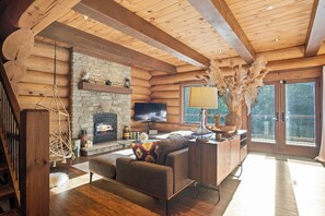 Ferienhaus, 4 Schlafzimmer, Küche | Wohnbereich | Flachbildfernseher