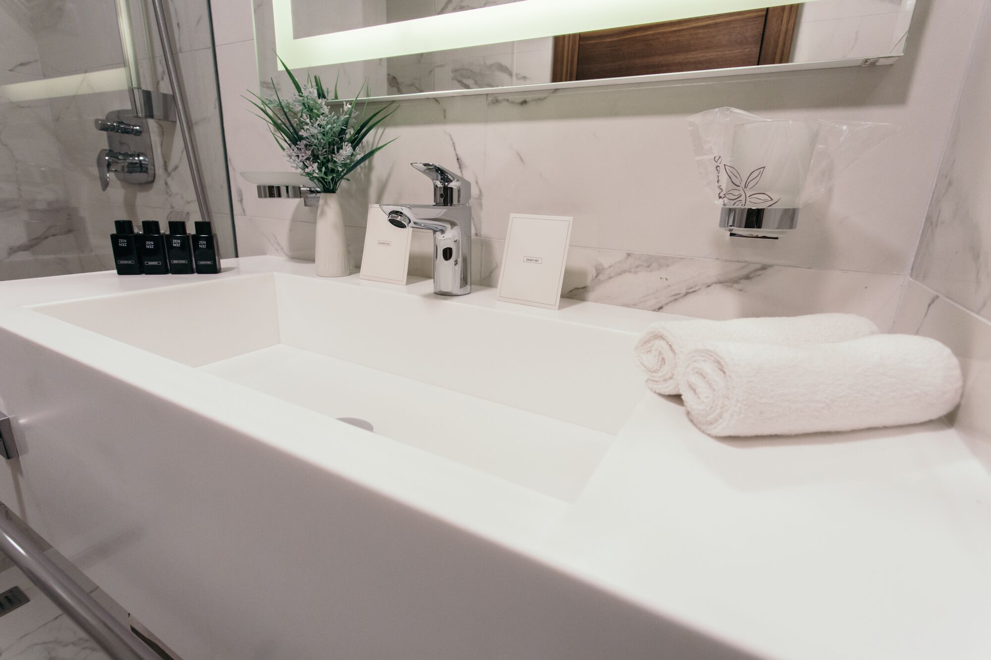 shower, rainfall showerhead, free toiletries, hair dryer