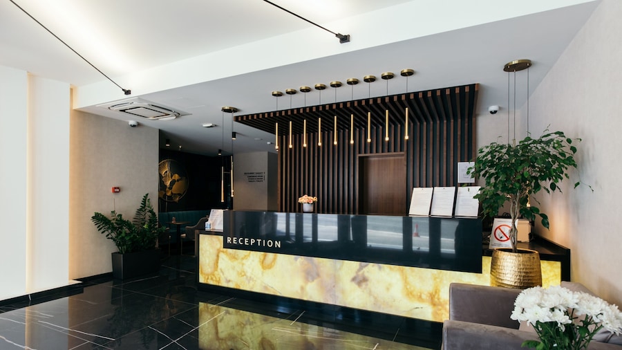 Central Point Hotel