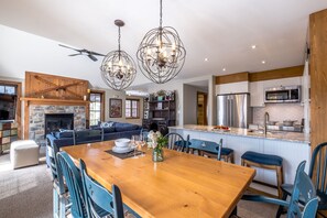 Apartment, 3 Schlafzimmer, 2 Bäder | Essbereich im Zimmer
