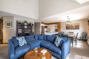Les Falaises 134-12 | Living room | Flat-screen TV, DVD player - Les Falaises by Tremblant Platinum (Mont-Tremblant)