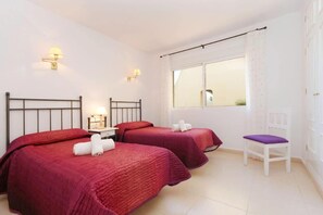 2 bedrooms, iron/ironing board, WiFi, bed sheets