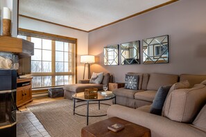 Living room - Equinoxe by Tremblant Platinum (Mont-Tremblant)