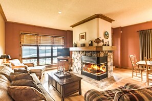 Living area - Equinoxe by Tremblant Platinum (Mont-Tremblant)