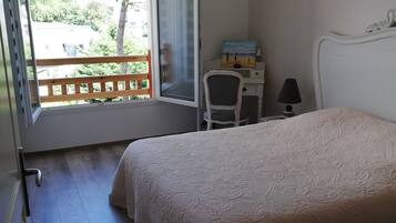 1 chambre, fer et planche Ă repasser, Wi-Fi gratuit, draps fournis