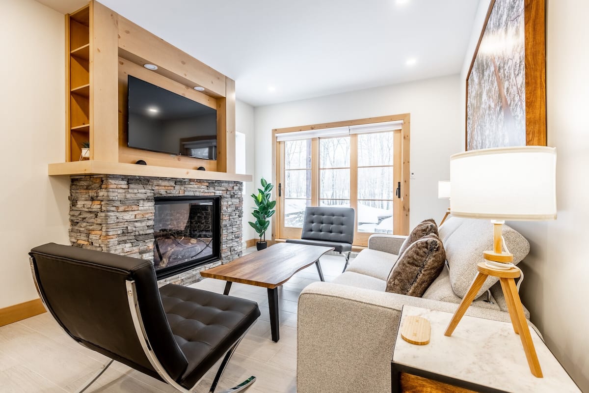 Etoile Du Matin 1500-01 | Living area | Flat-screen TV
