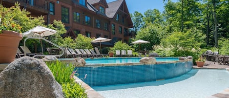 Piscine extérieure (ouverte en saison)