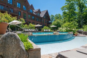 Piscine extérieure (ouverte en saison)