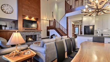 Luxury Condo | Living area | Flat-screen TV