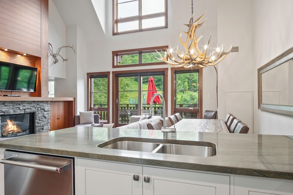 Etoile Du Matin 1520-13 | Private kitchen | Full-size fridge, microwave, oven, stovetop
