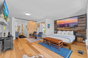 4 bedrooms, desk, iron/ironing board, travel cot