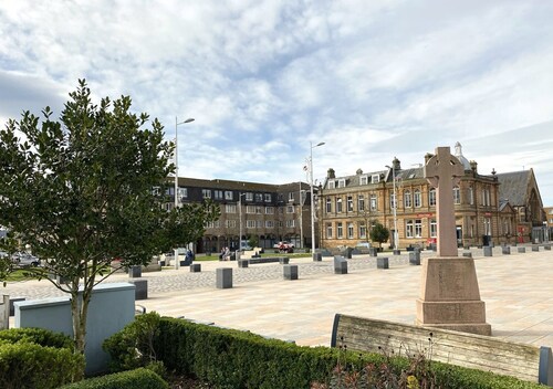 The Flat in the Square