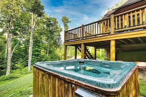 Cabin, 5 Bedrooms, Hot Tub | Private spa tub