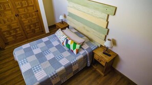 Ropa de cama de alta calidad, cubrecamas y wifi gratis 