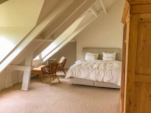 3 bedrooms, iron/ironing board, free WiFi, bed sheets - Guest house beautiful historic square farm 🎯 in Ranst (Broechem Antwerp)
