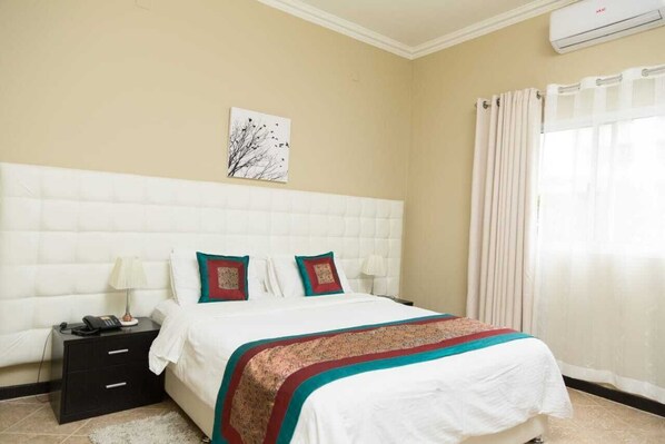 Basic Duplex | Soundproofing, iron/ironing board, free WiFi, bed sheets