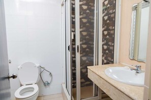 Basic Duplex | Bathroom | Rainfall showerhead, bidet, towels, soap