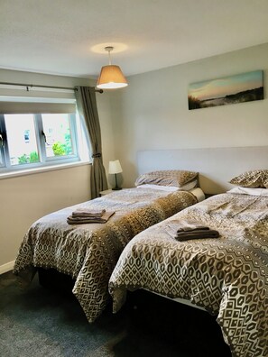 2 bedrooms, Egyptian cotton sheets, iron/ironing board, WiFi