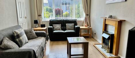 Smart-TV, DVD-Player, Videothek, Stereoanlage