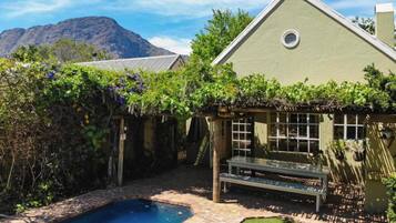 Comfort House, Private Pool (The Bolt Hole) | Teres/patio