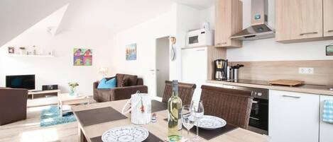 Apartment, 1 Bedroom | Private kitchen | Fridge, oven, stovetop, dishwasher