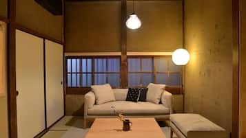 Casual Room | Minibar, free WiFi
