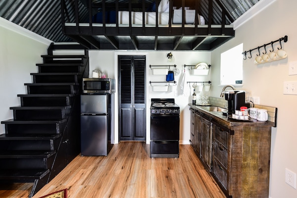 Frigorifero, microonde, forno, piano cottura