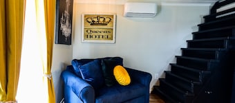 Queens Hotel- a cozy studio cottage in the country. Pool and hot tub.