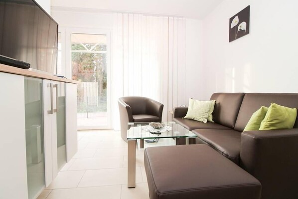 Apartment, 2 Bedrooms | Living room
