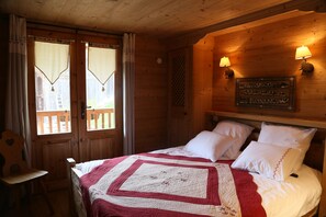 3 quartos, ferros/tábuas de passar roupa, berço de viagem