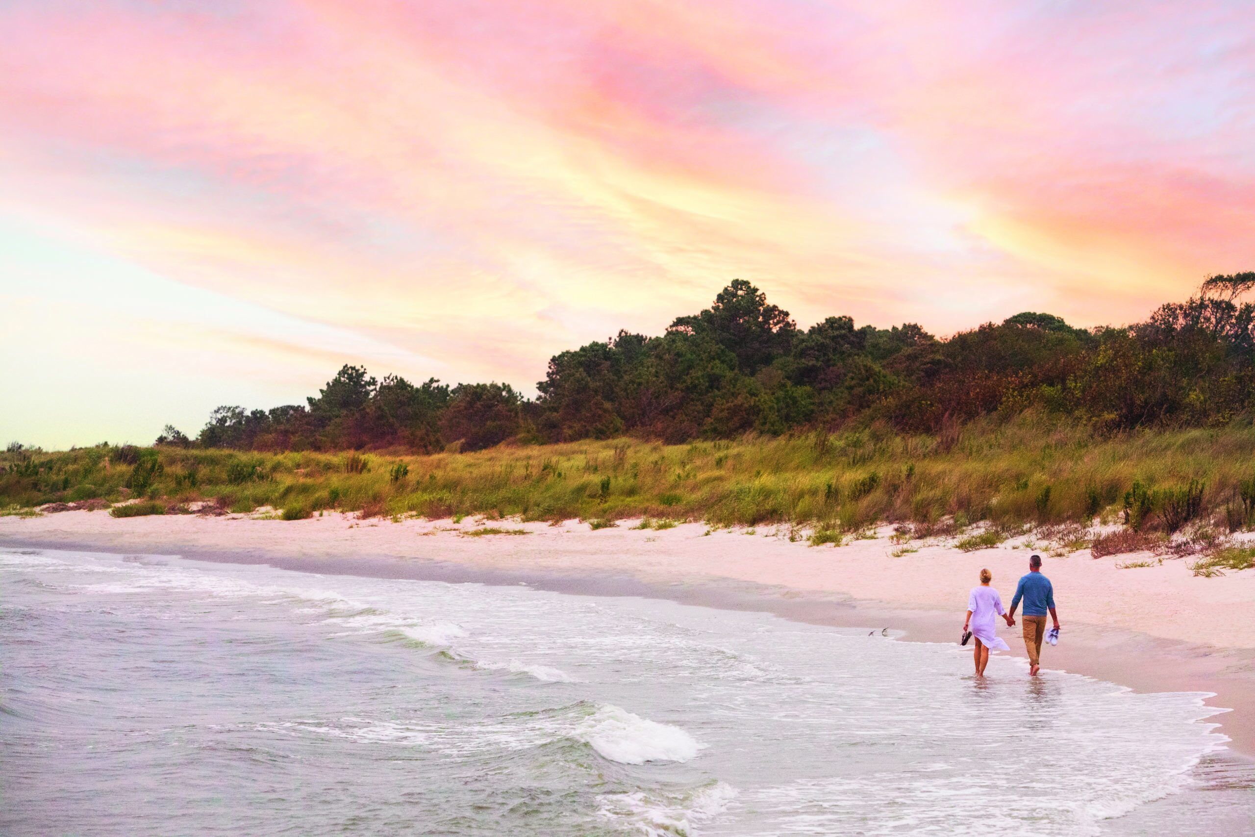 Beach nearby, sun loungers, beach towels