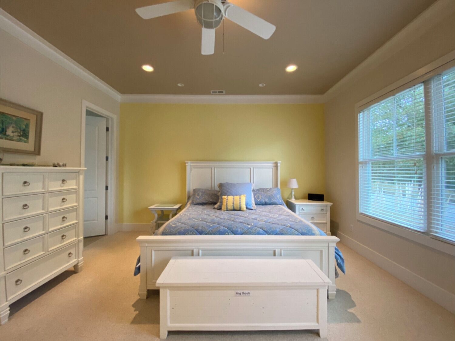 3 Schlafzimmer, Schreibtisch, Bügeleisen/Bügelbrett, Babybetten