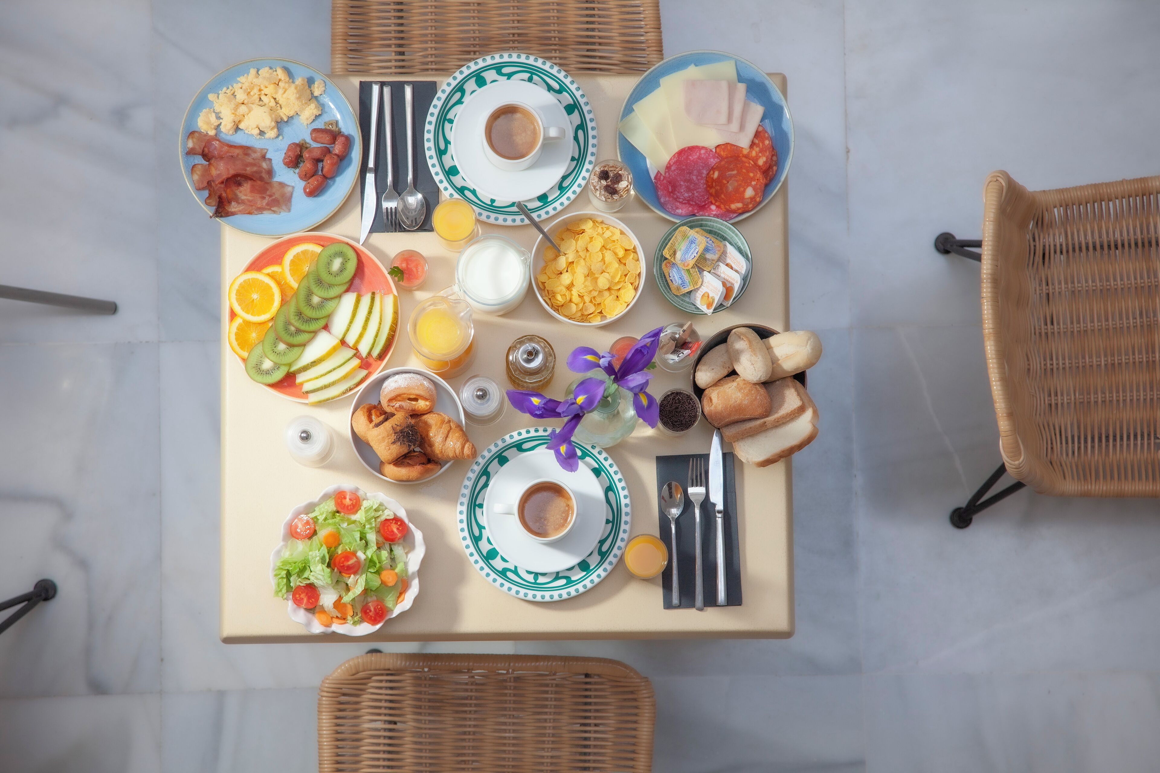 Frühstücksbuffet am Wochenende gegen Gebühr