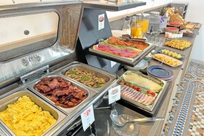 Morgenmadsbuffet hver dag (10 EUR pr. person)