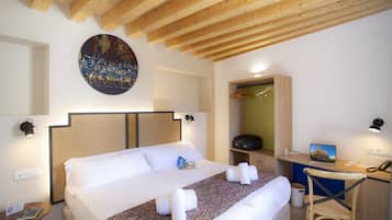 Doppelzimmer, 2 Einzelbetten | Schreibtisch, laptopgeeigneter Arbeitsplatz, Verdunkelungsvorhänge