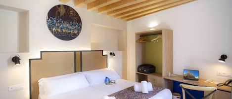 Double Room, 2 Twin Beds | Desk, laptop workspace, blackout drapes, iron/ironing board