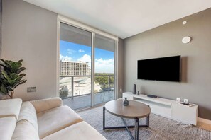 TV, offices - Trendy 1 Bdrm Condo, Miami Design District (Miami)