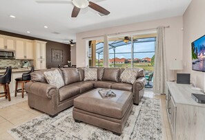 Hus (5 Bedrooms) | Stue | Tv