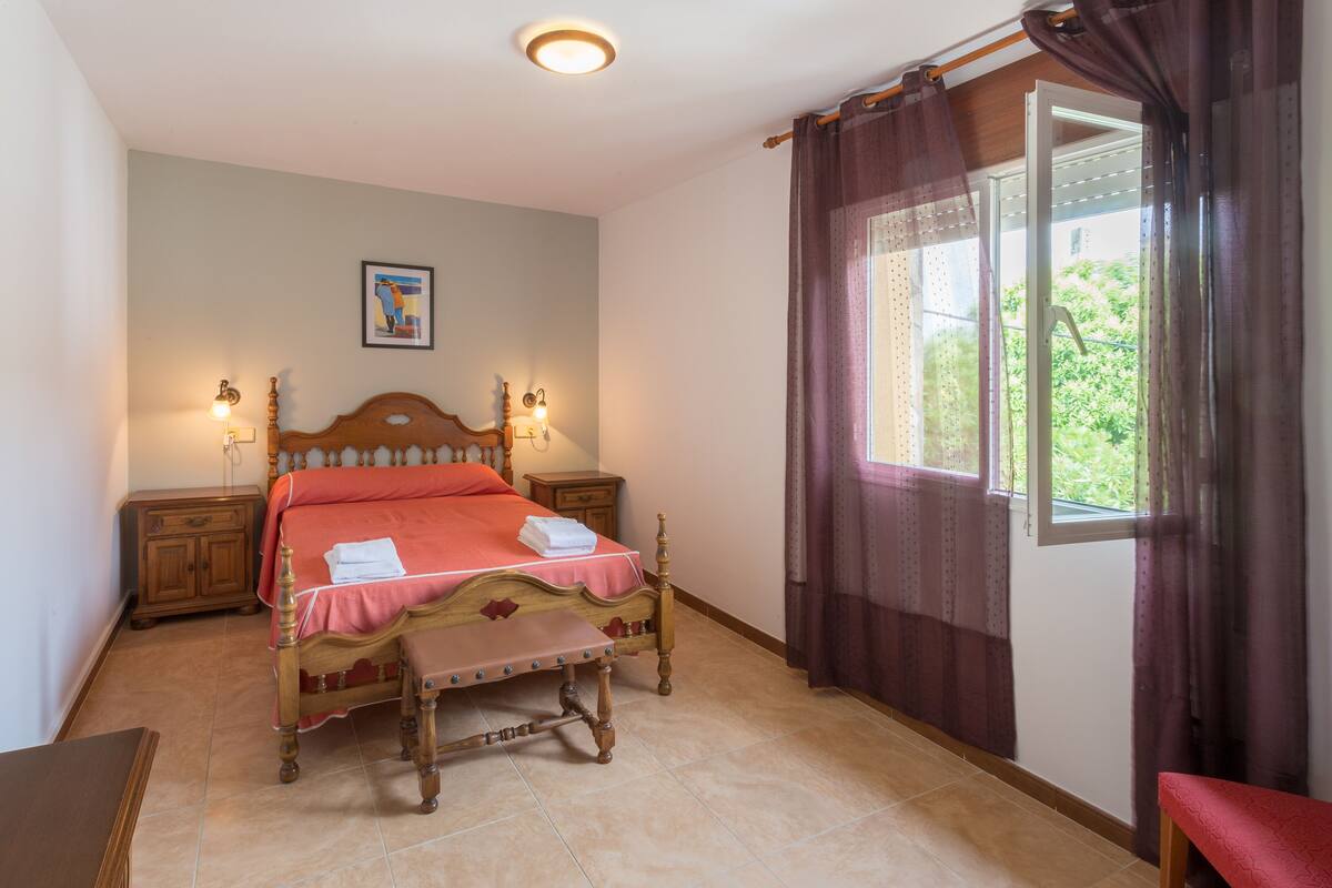 Basic-Einzelzimmer, 1 Doppelbett | Kostenlose Babybetten