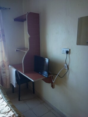 Single Room | Television - Silver Spoon Motel (Kerugoya)