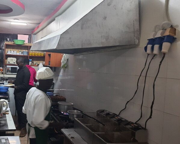 Restaurant - Silver Spoon Motel (Kerugoya)