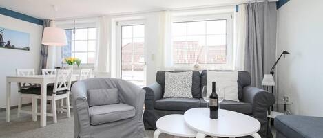 아파트, 침실 2개, 테라스 | 거실 | 평면 TV