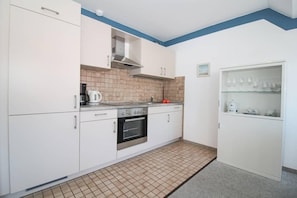 Apartment, 2Â Schlafzimmer, Terrasse | Eigene KĂŒche | KĂŒhlschrank, Ofen, Herdplatte, GeschirrspĂŒler