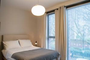 1 chambre, bureau, draps fournis