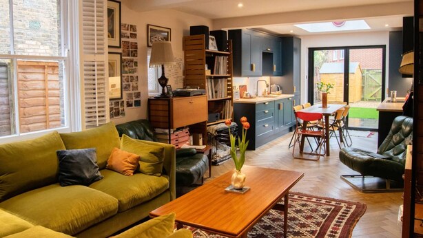 Living room - 2 Bedroom West London Home With Excellent Connections (London)