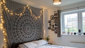 1 slaapkamer, een strijkplank/strijkijzer, internet, beddengoed