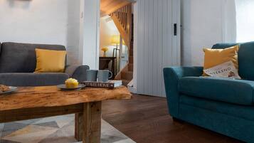 Smart TV, fireplace, stereo